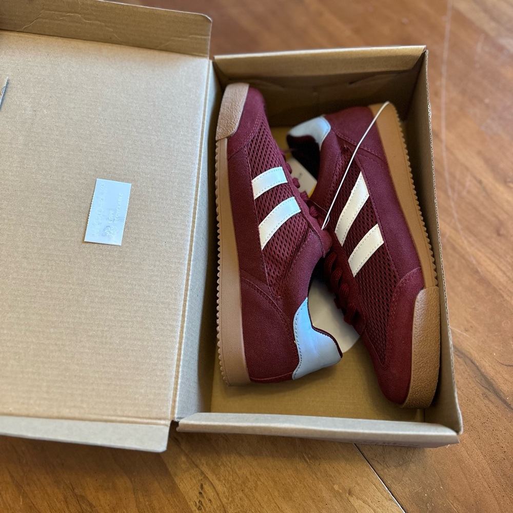 Steve Madden Burgundy Low Top Sneakers Women’s Size 8 New With Box
